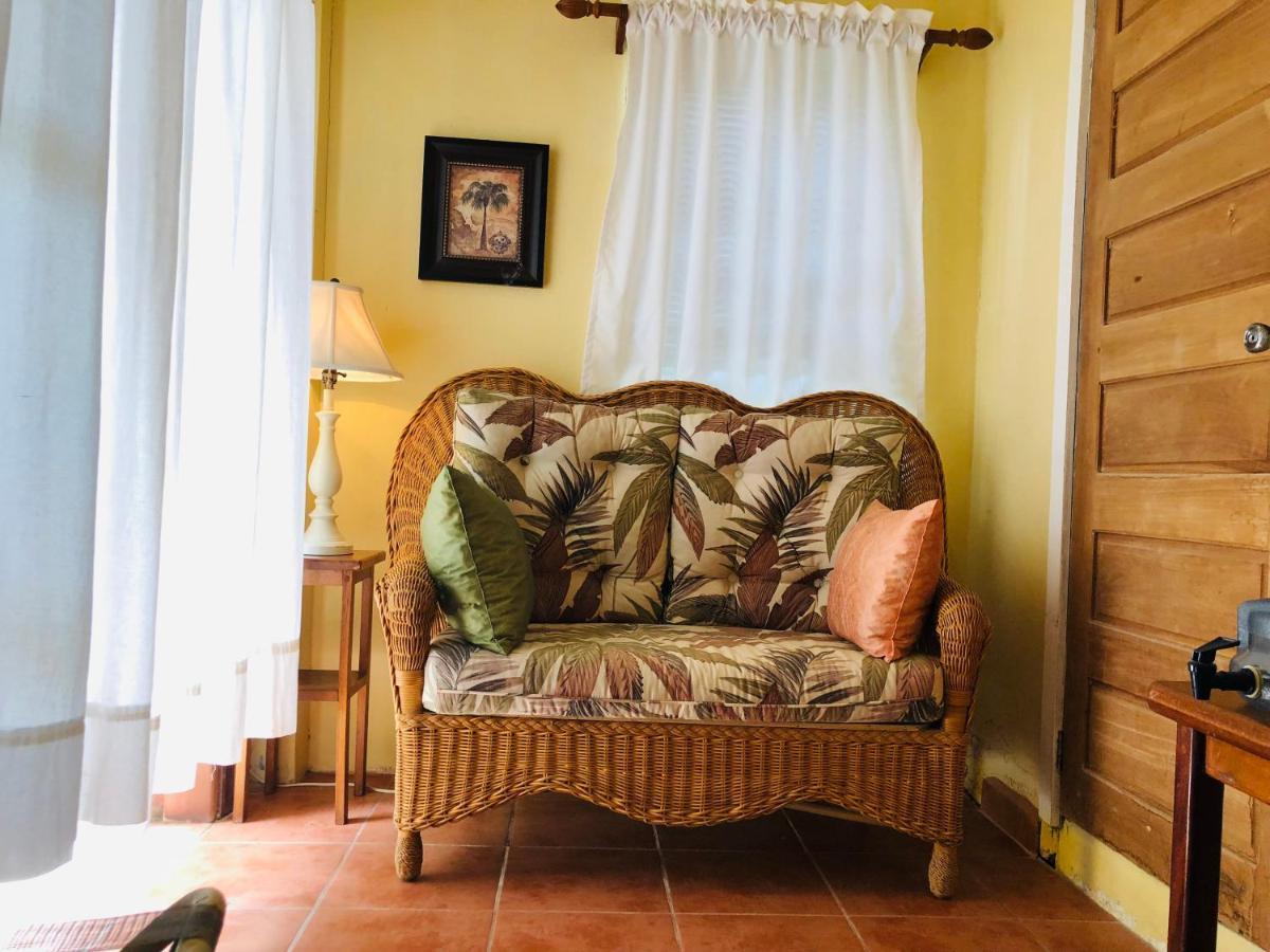 Coral Cove Inn Maya Beach Екстериор снимка