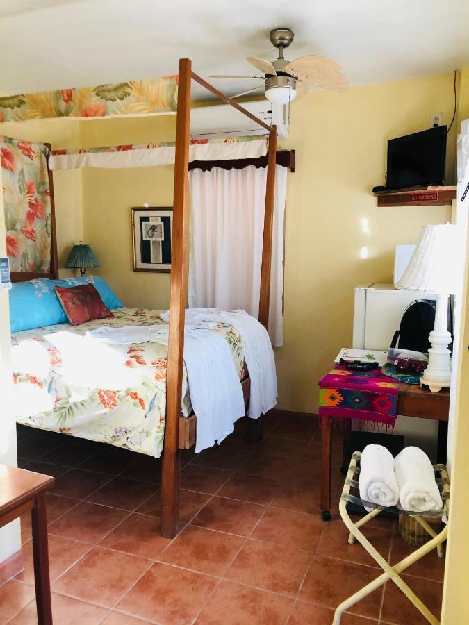 Coral Cove Inn Maya Beach Екстериор снимка