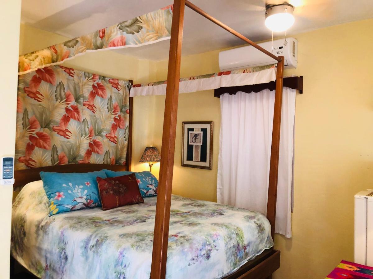 Coral Cove Inn Maya Beach Екстериор снимка