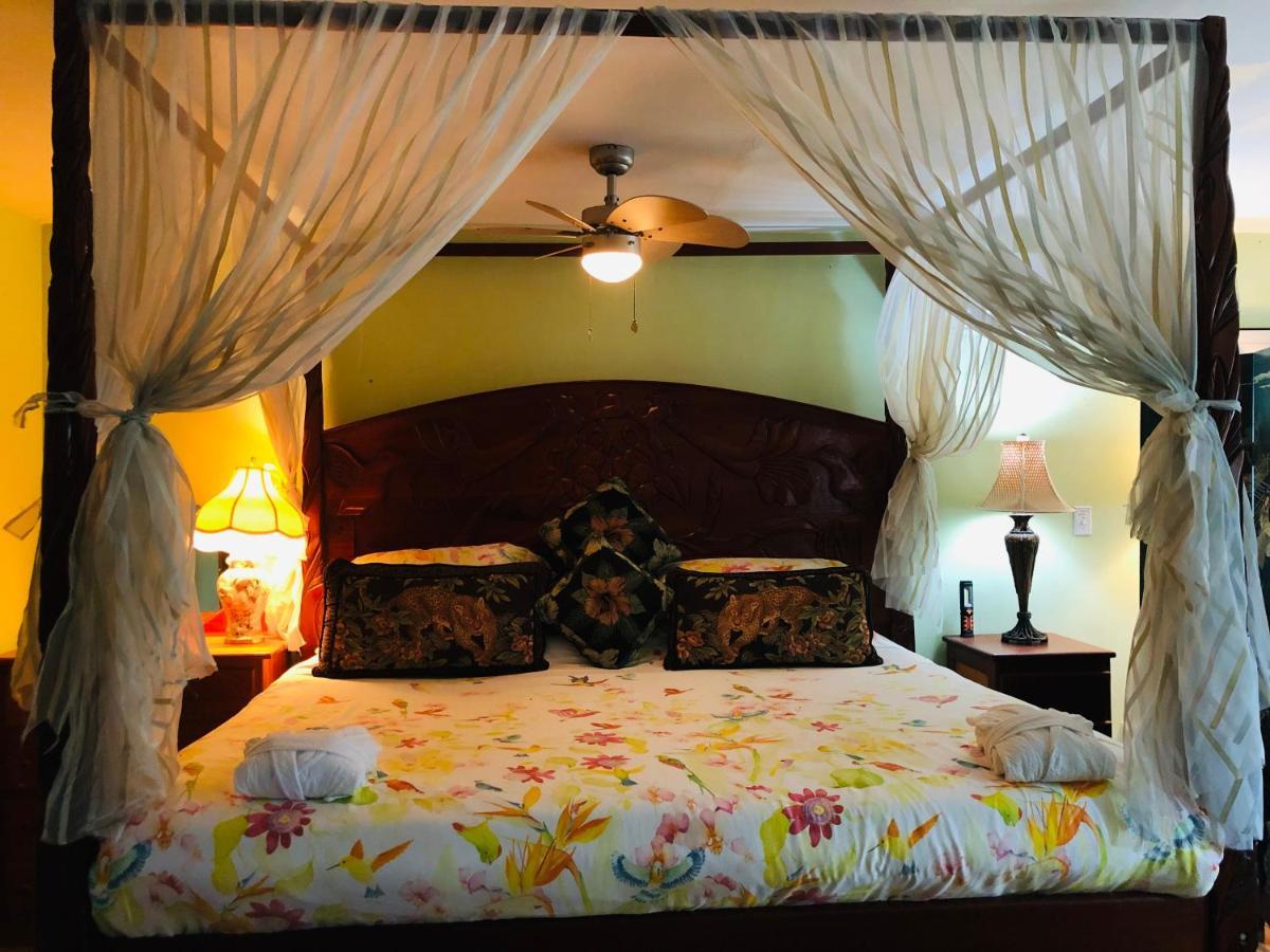 Coral Cove Inn Maya Beach Екстериор снимка
