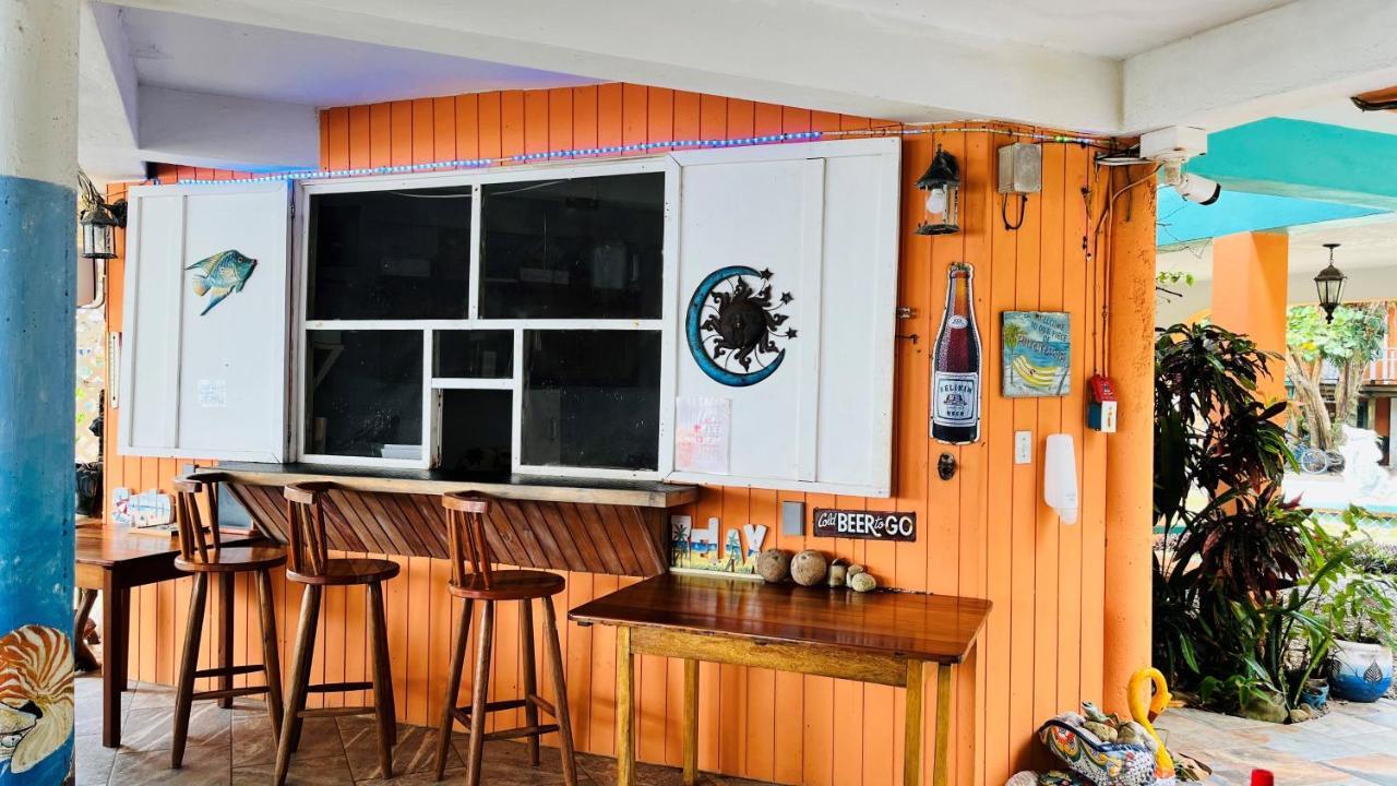 Coral Cove Inn Maya Beach Екстериор снимка