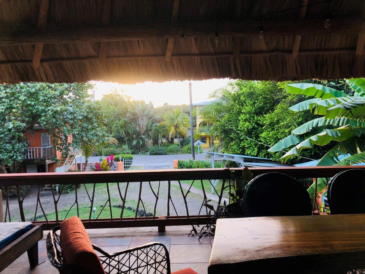 Coral Cove Inn Maya Beach Екстериор снимка