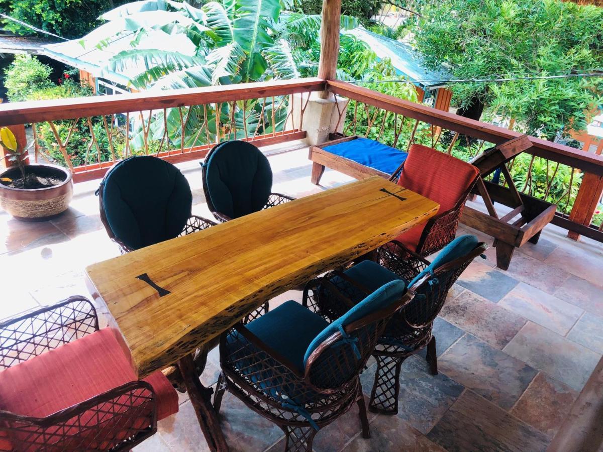 Coral Cove Inn Maya Beach Екстериор снимка