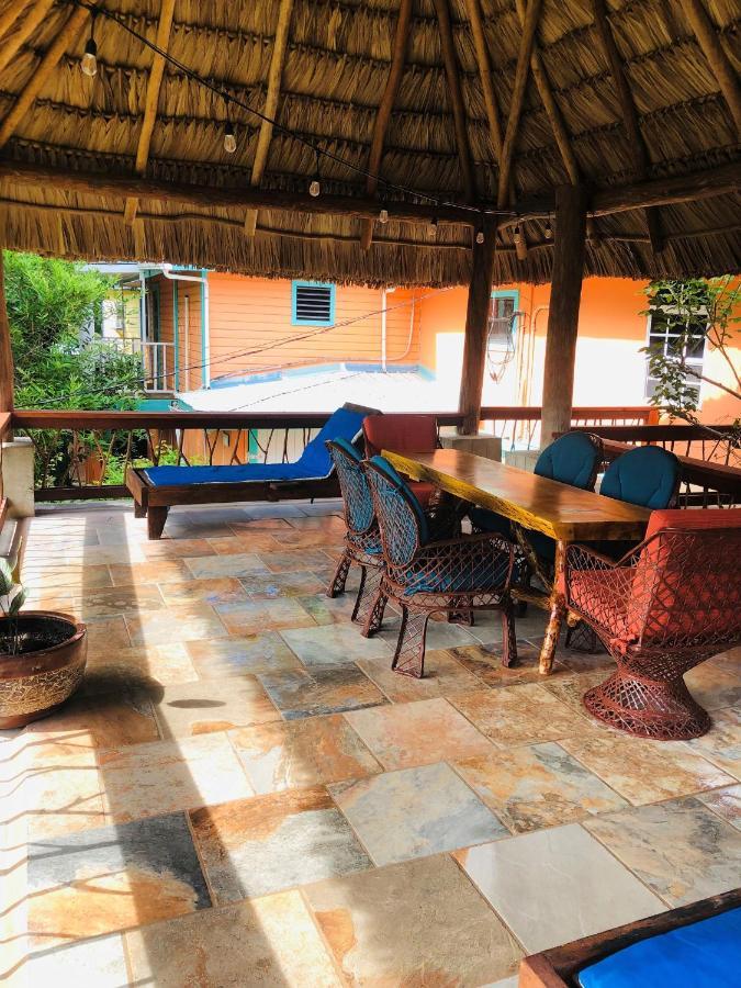 Coral Cove Inn Maya Beach Екстериор снимка