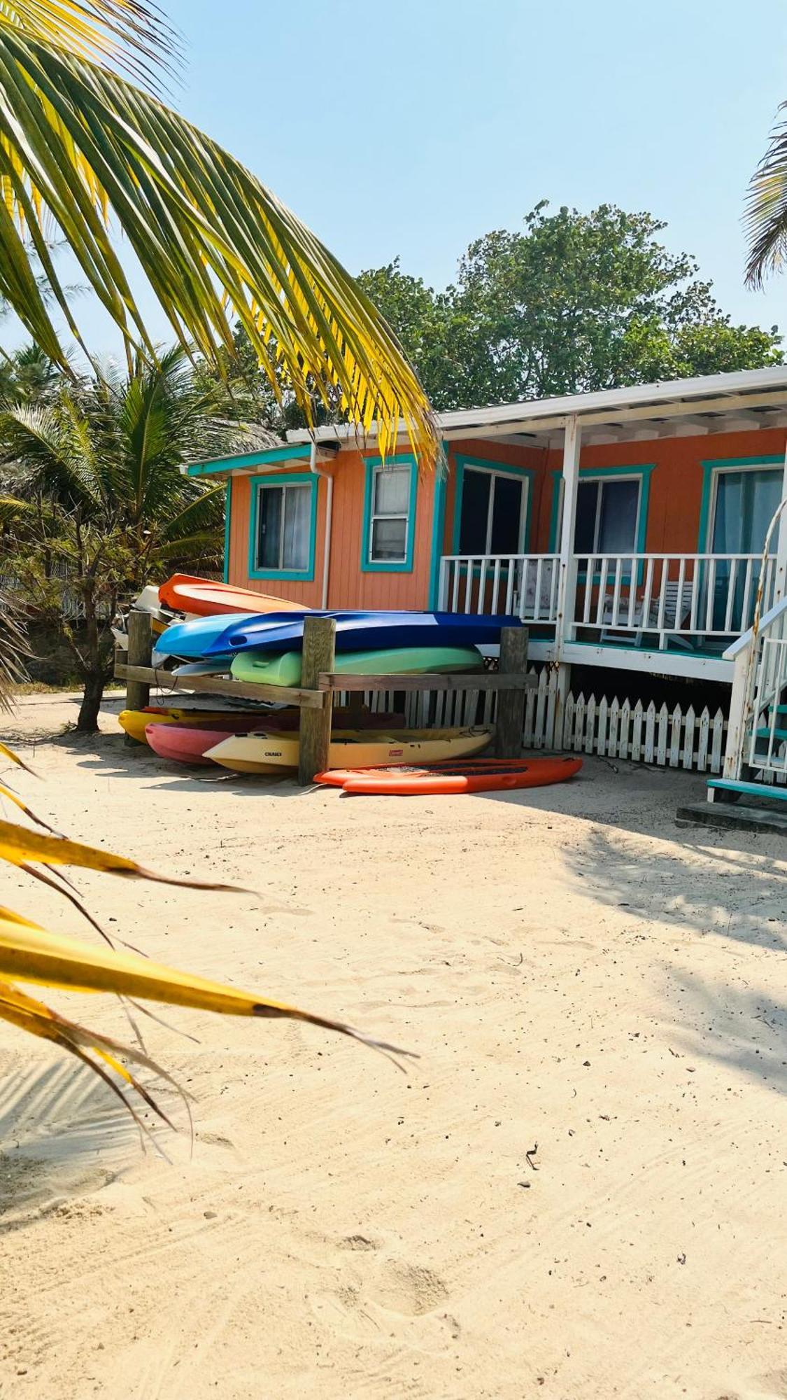 Coral Cove Inn Maya Beach Екстериор снимка