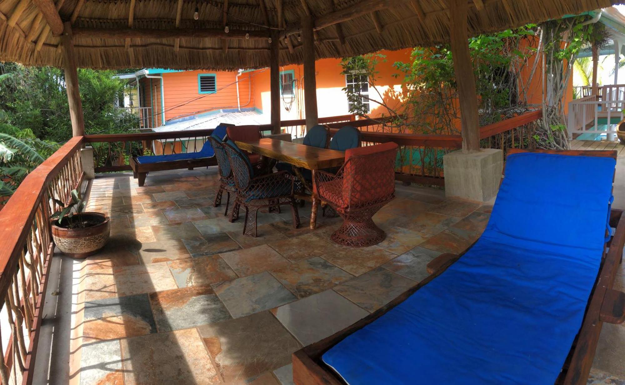 Coral Cove Inn Maya Beach Екстериор снимка